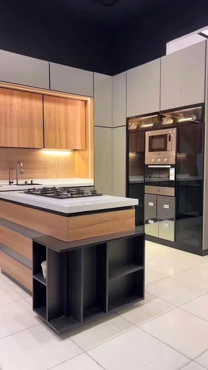 مطبخ مودرن بخطوط خشبية