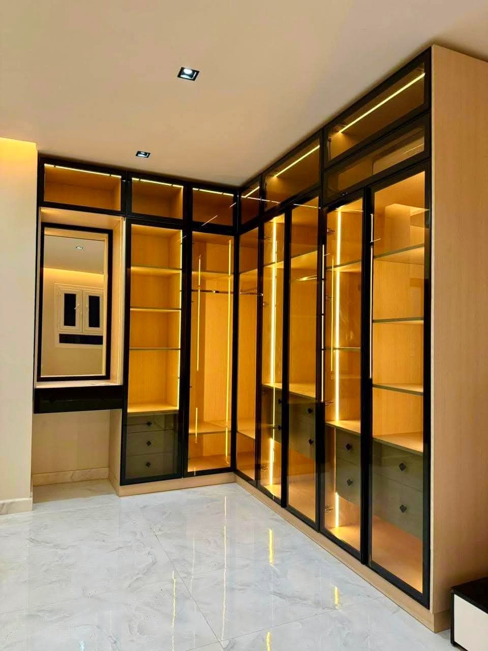 دولاب ملابس مرايا مودرن مع اضاءة LED