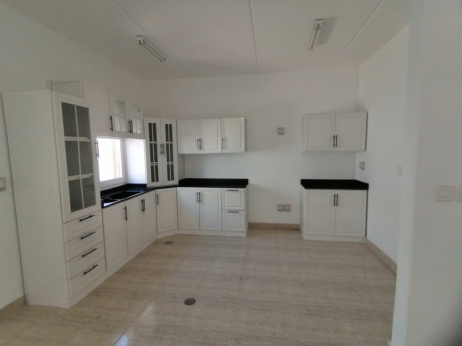 مجموعة مطابخ  زاويه  مساحه وسطيه